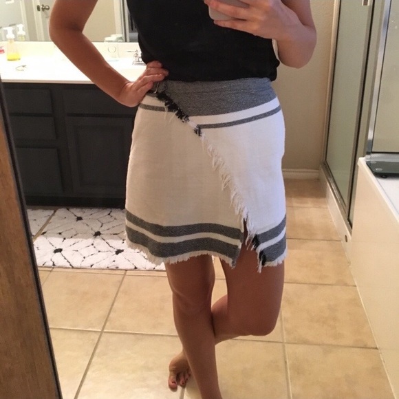 Alice in the Eve fringe wrap buckle skirt sz 2 - Picture 1 of 6